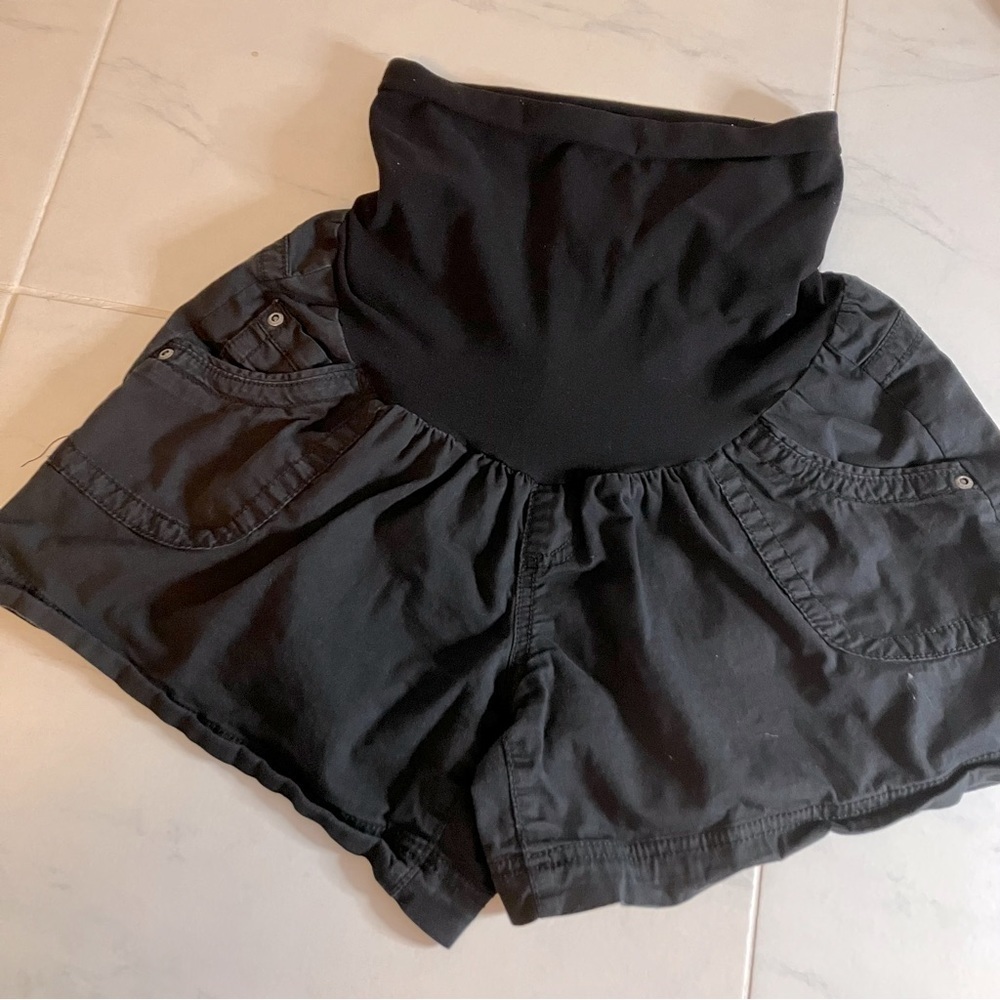 Motherhood black shorts. Pockets and wide stretchy waist. EUC!
